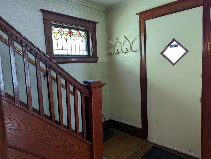 111 Bidwell Ter - Photo 2 of 10