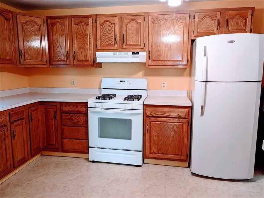 111 Bidwell Ter - Photo 5 of 10