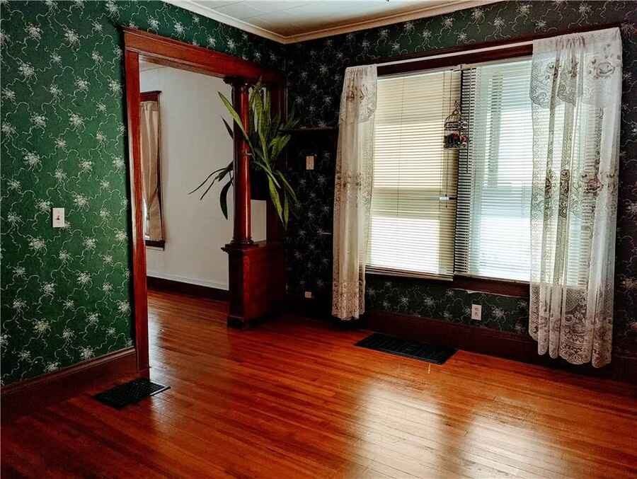 111 Bidwell Ter - Photo 6 of 10