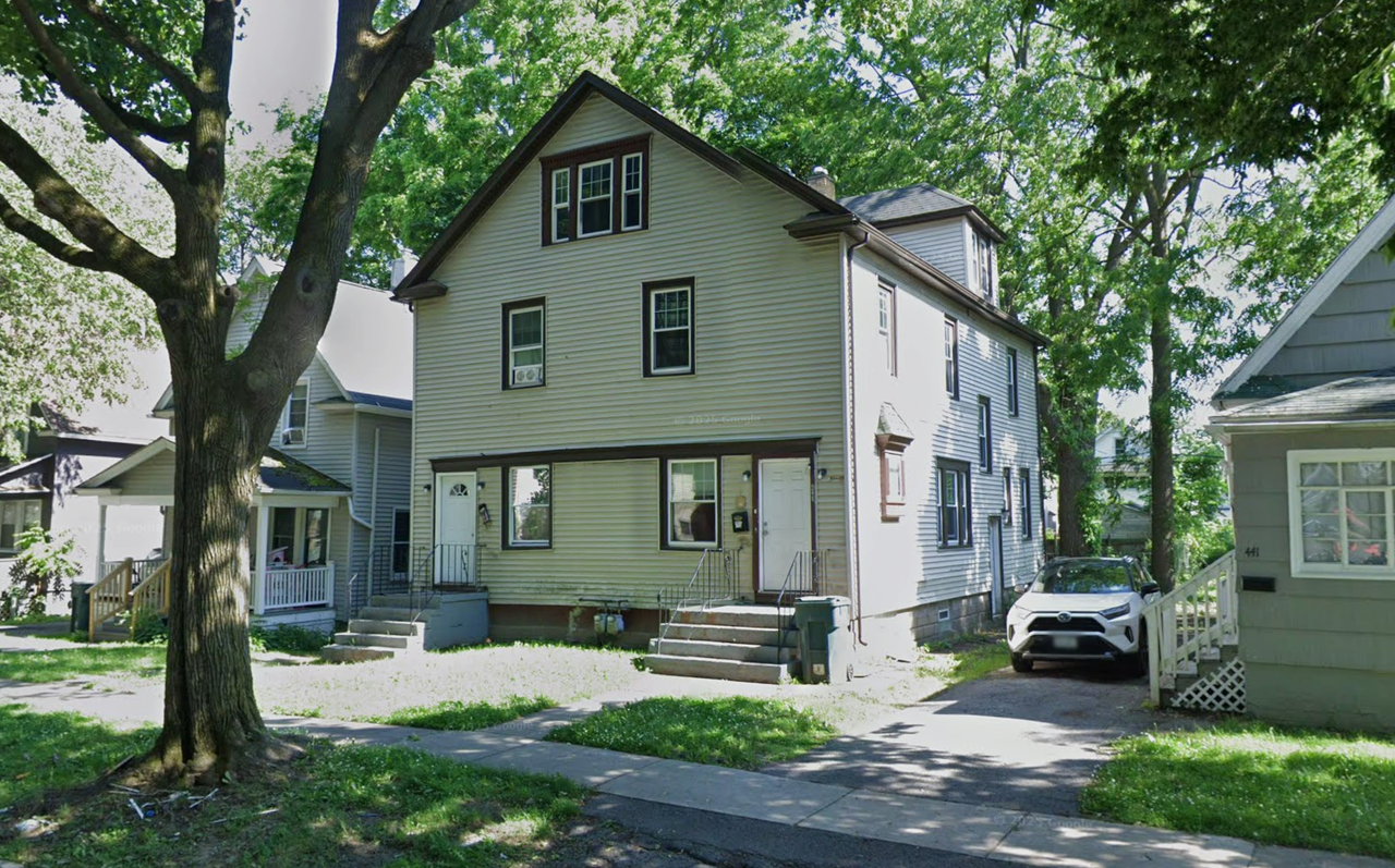 437 Cottage St #437LEFT - Photo 3 of 3