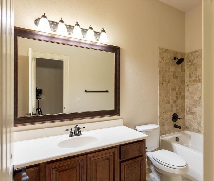 2409 Lynbridge Dr - Photo 5 of 25