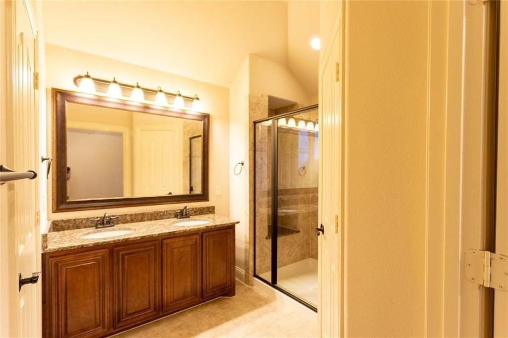 2409 Lynbridge Dr - Photo 6 of 25