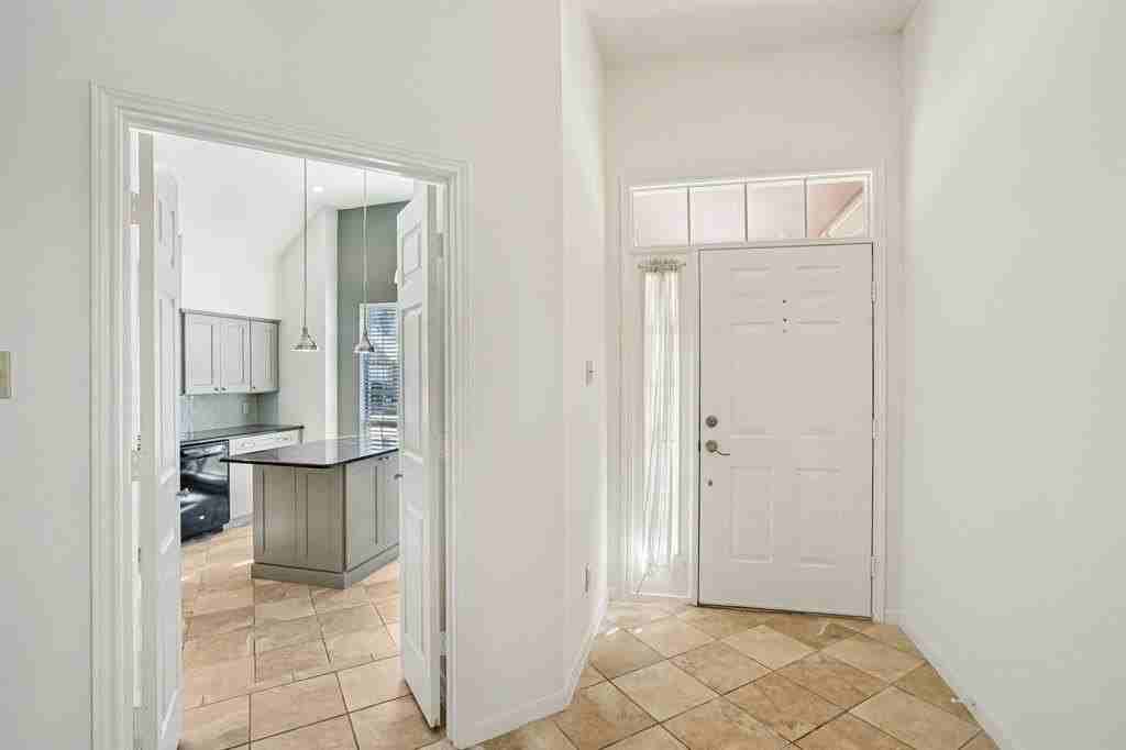 401 Dakota Trl - Photo 3 of 31