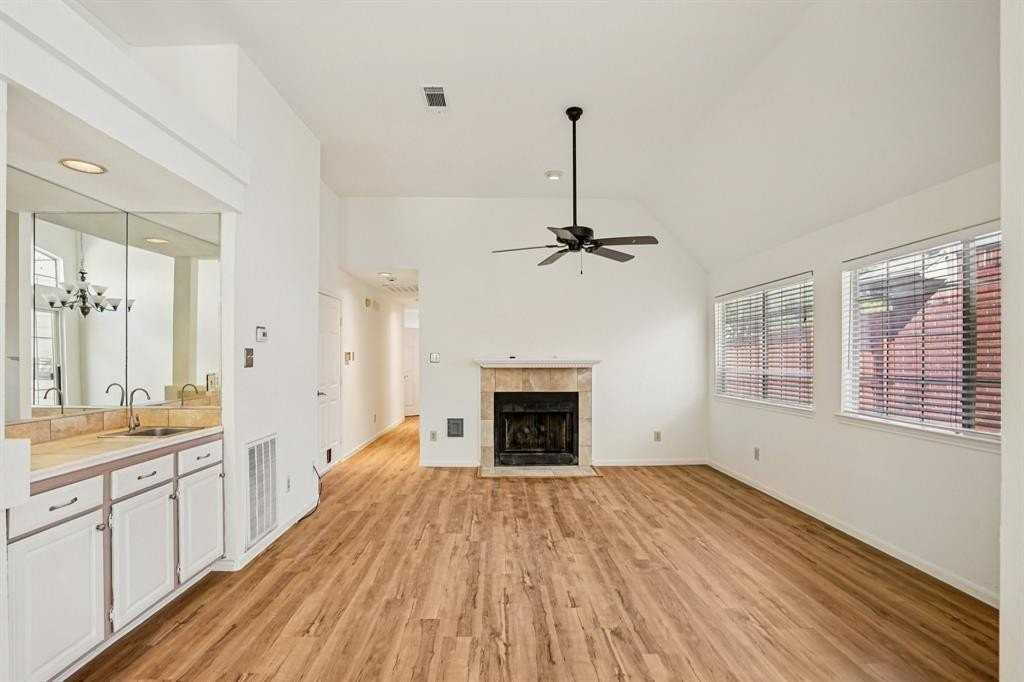 401 Dakota Trl - Photo 6 of 31