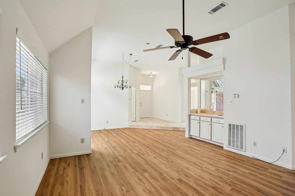 401 Dakota Trl - Photo 7 of 31