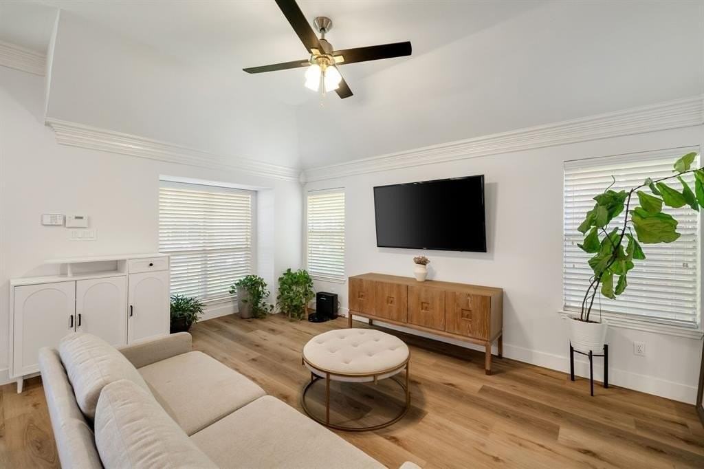 624 Mossycup Oak Dr - Photo 4 of 28