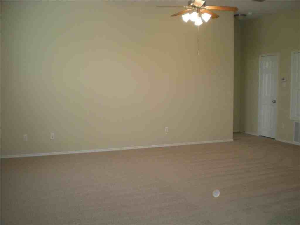 112 Birdbrook Dr - Photo 2 of 3