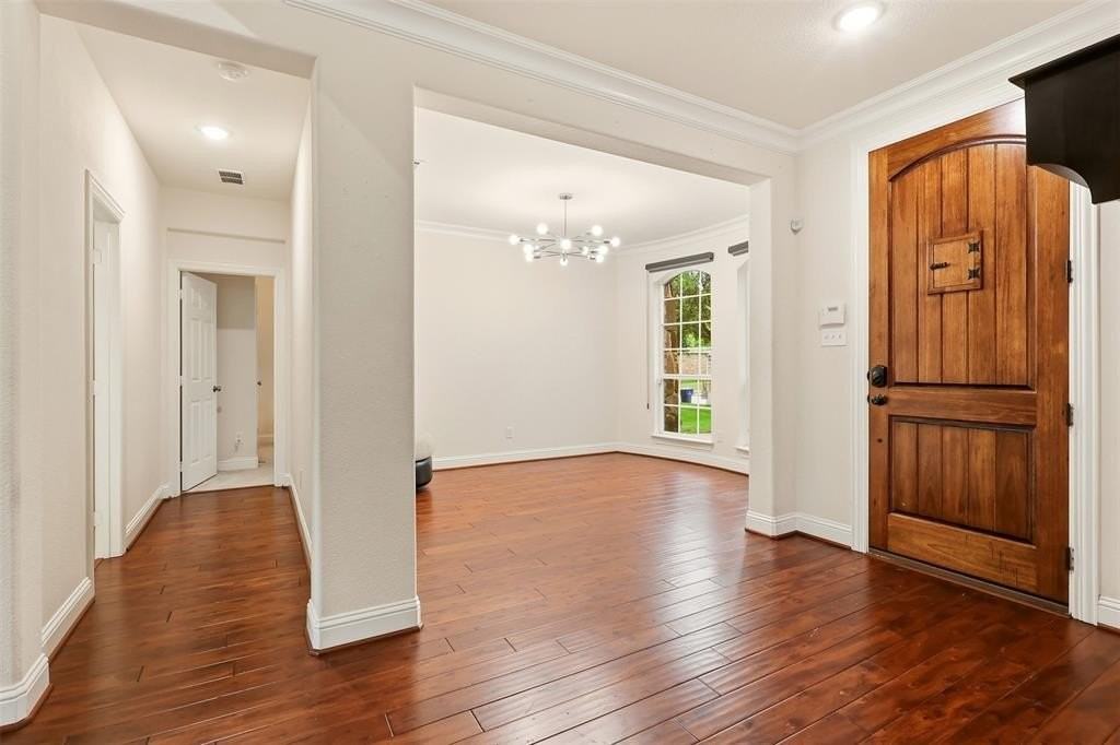 2941 Aerial Dr - Photo 2 of 37