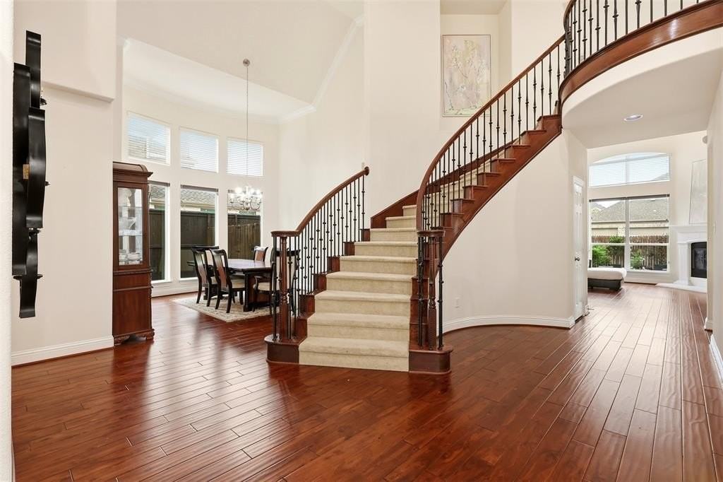 2941 Aerial Dr - Photo 3 of 37