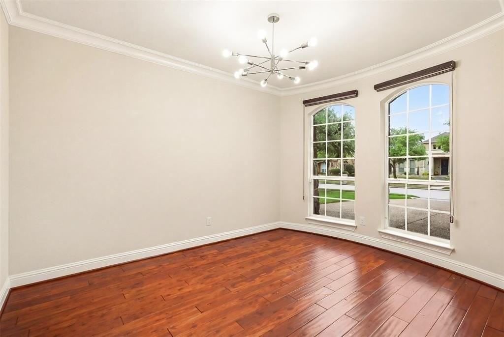 2941 Aerial Dr - Photo 4 of 37