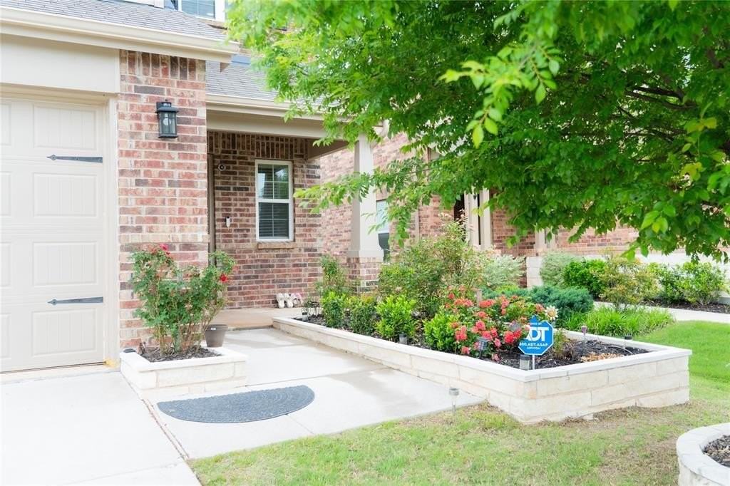 415 Grenada Lake Dr - Photo 3 of 26