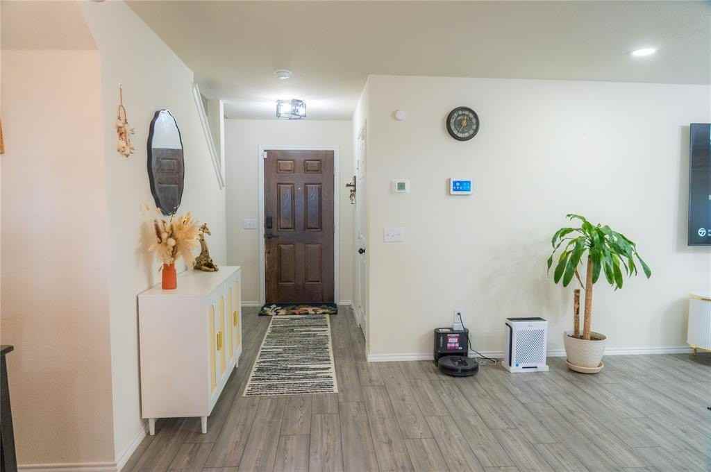 415 Grenada Lake Dr - Photo 5 of 26