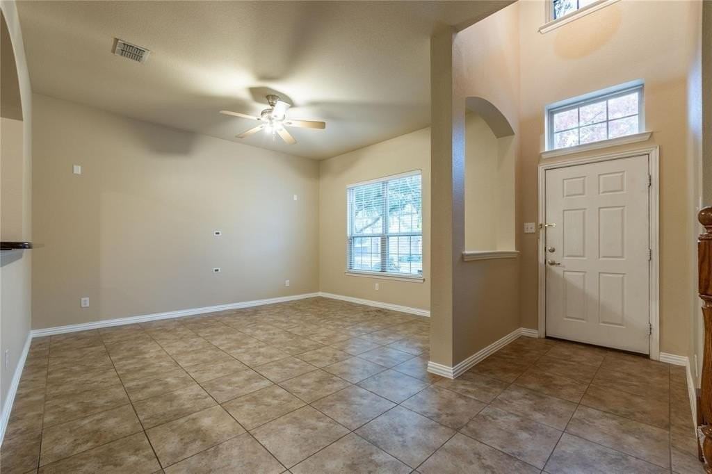 8704 Iron Horse Dr - Photo 3 of 15