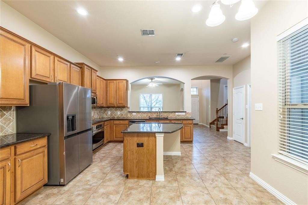 8704 Iron Horse Dr - Photo 7 of 15