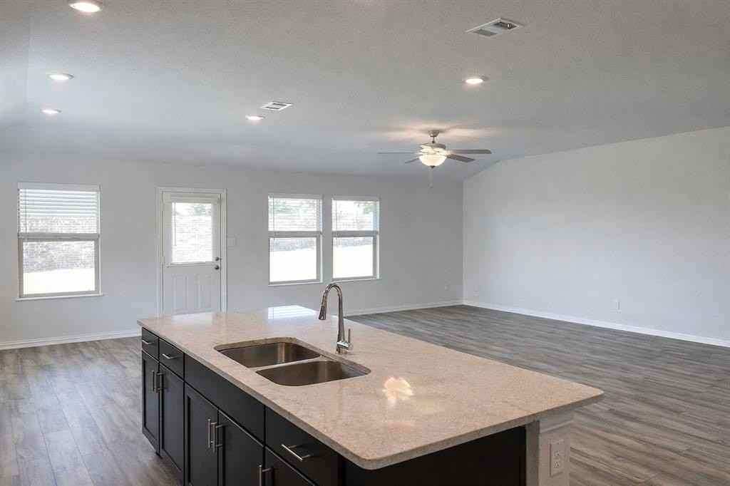 600 Cedar Springs Dr - Photo 6 of 24