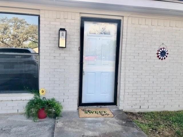 409 N Cedar St - Photo 3 of 8