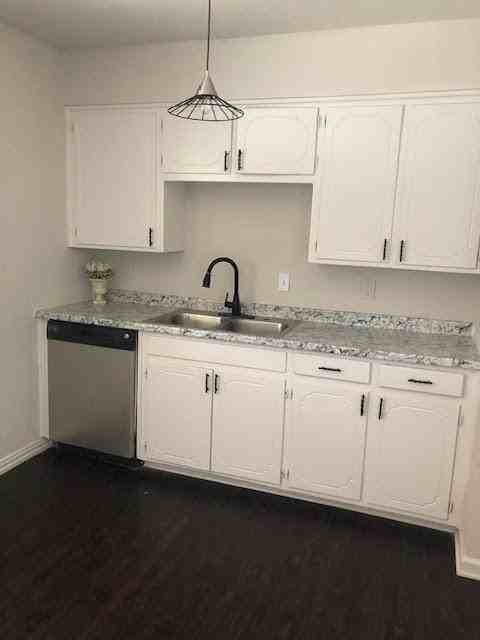 409 N Cedar St - Photo 6 of 8