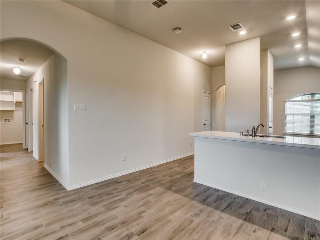 8944 Devonshire Dr - Photo 5 of 14