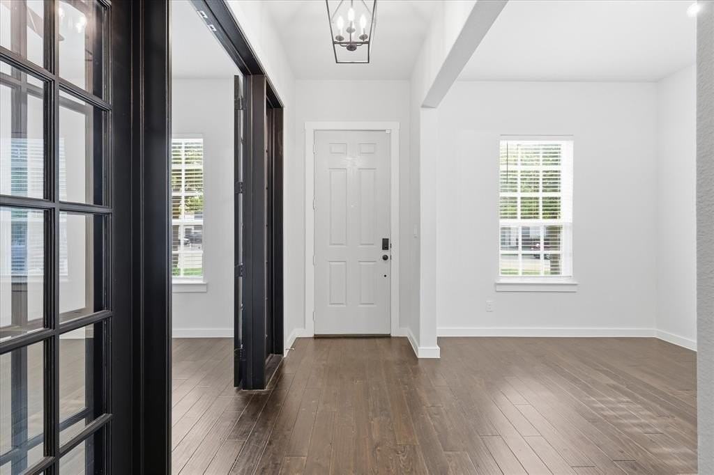 1008 Marian Dr - Photo 3 of 26