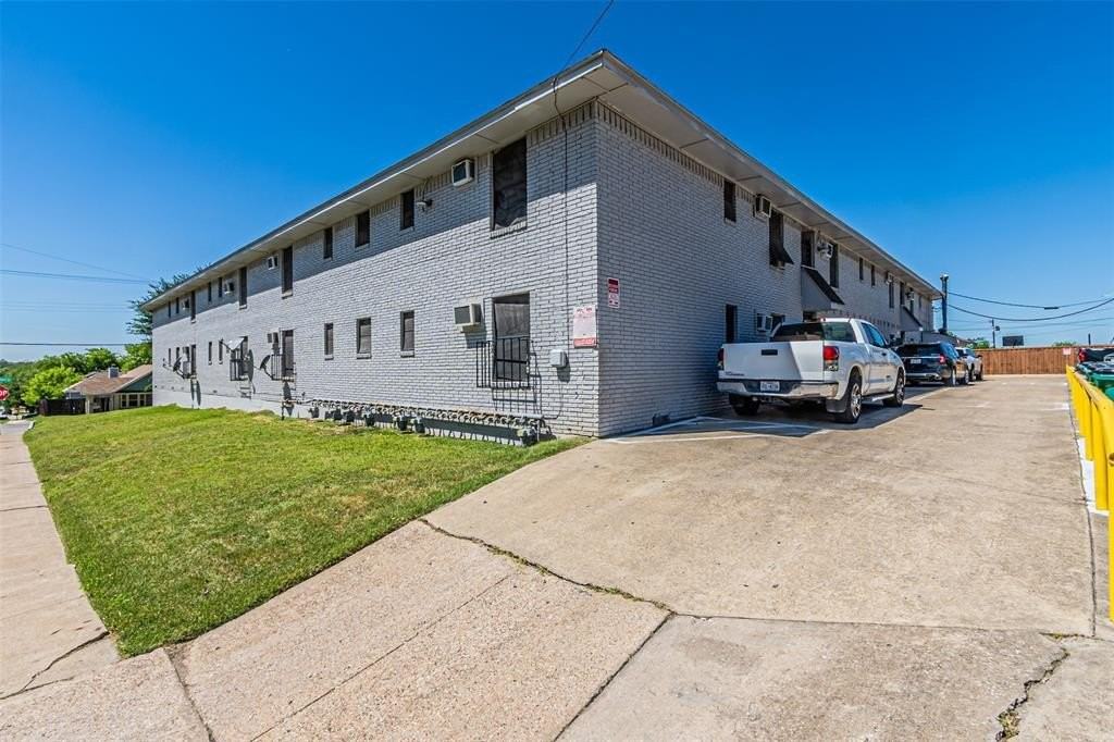 602 N Lancaster Ave - Photo 4 of 16