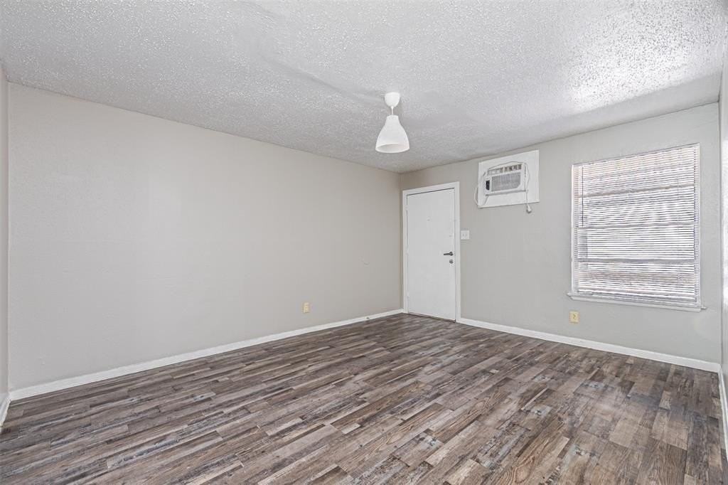 602 N Lancaster Ave - Photo 6 of 16