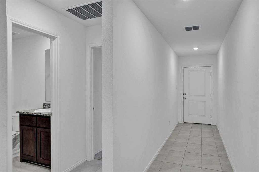 1207 Tallow Trl - Photo 4 of 28