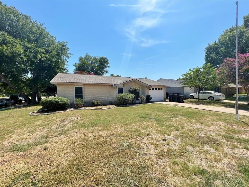 1920 Fairfield Dr - Photo 2 of 23