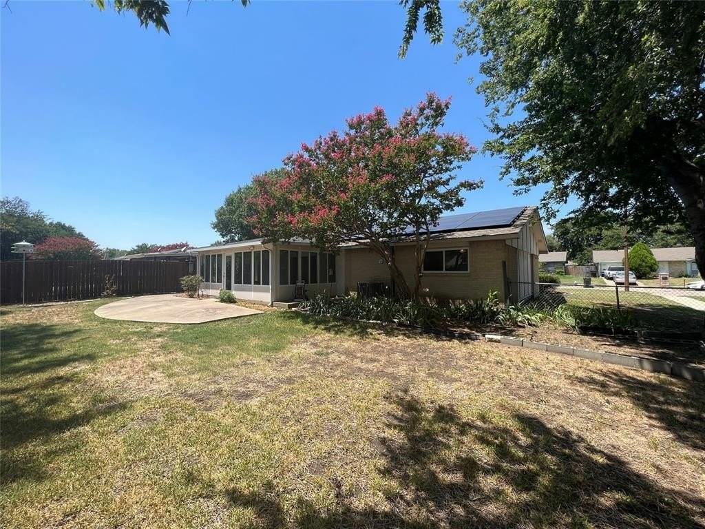 1920 Fairfield Dr - Photo 3 of 23