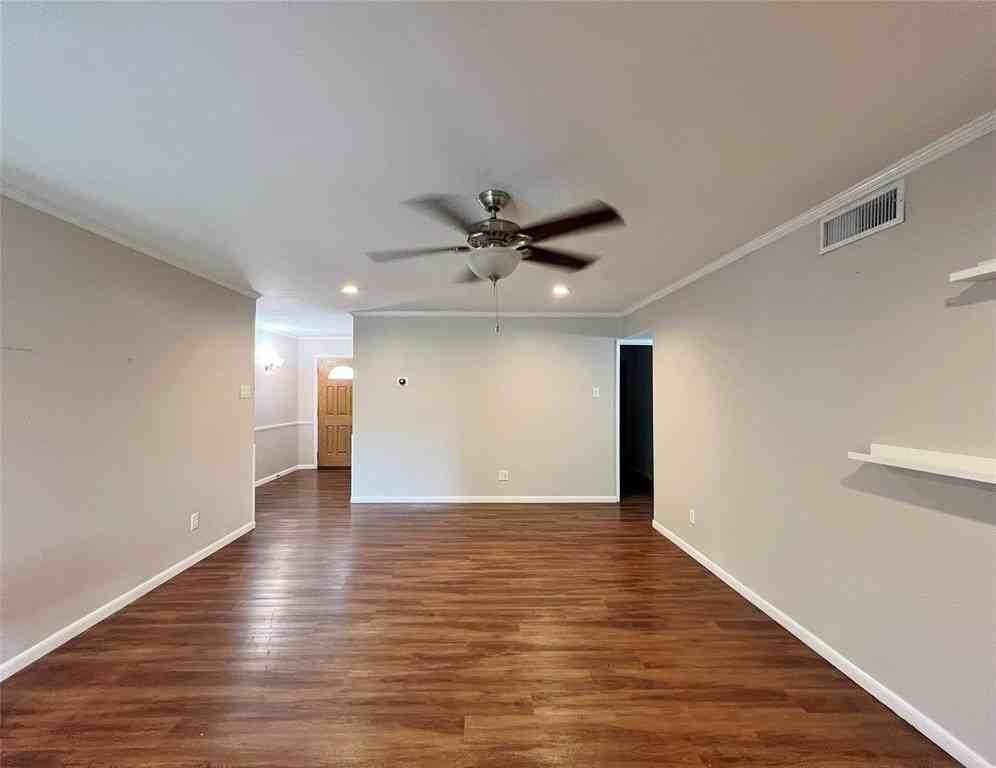 1920 Fairfield Dr - Photo 5 of 23