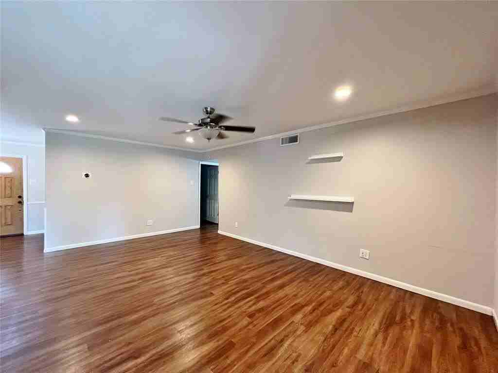 1920 Fairfield Dr - Photo 7 of 23