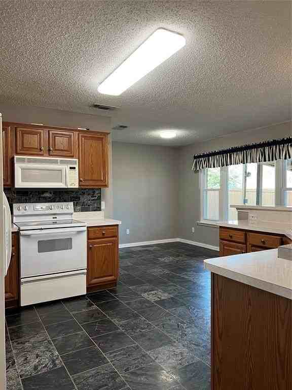 6015 Harwood Crossing Dr - Photo 7 of 30