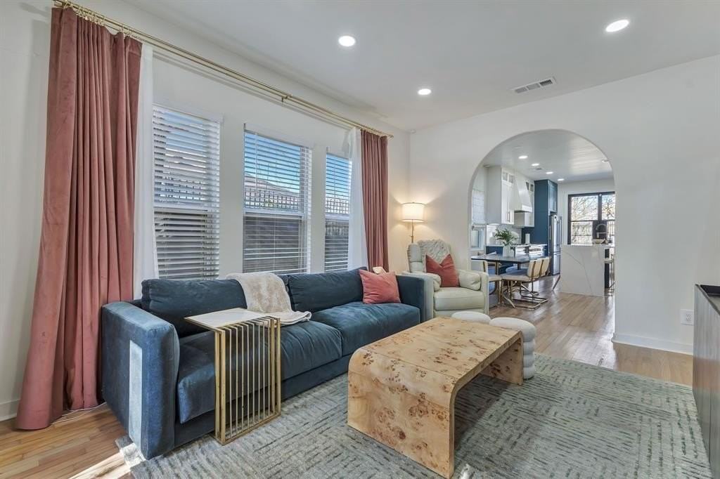 302 S Saint Mary Ave - Photo 2 of 27