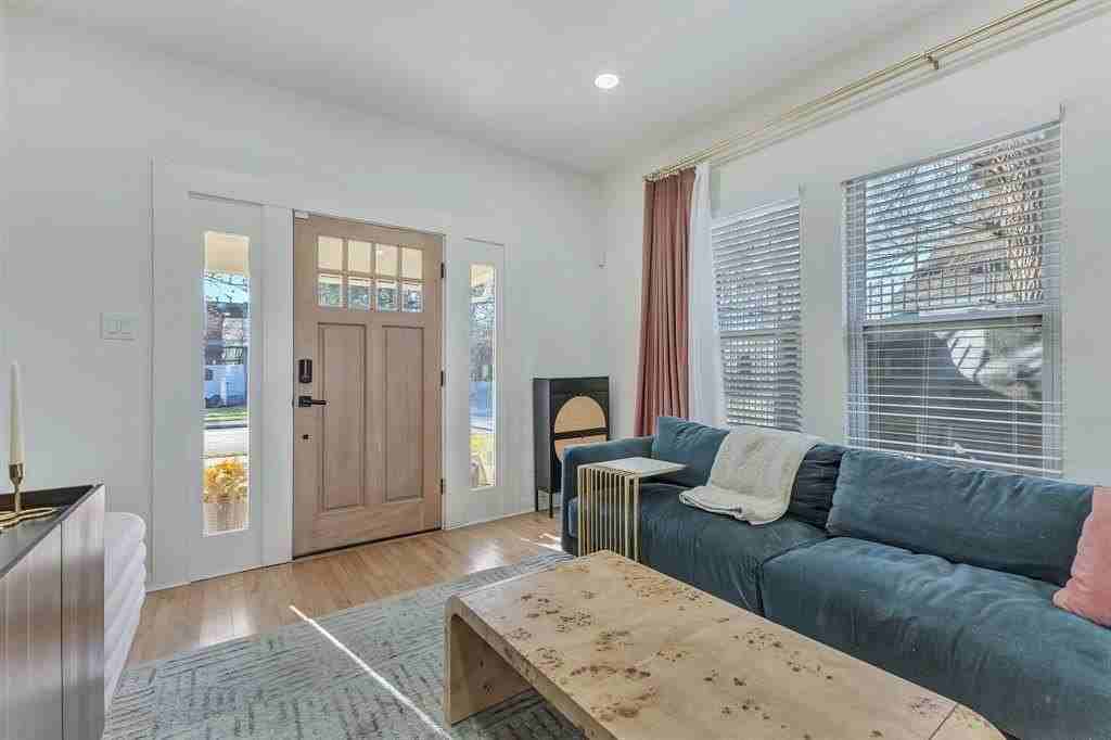 302 S Saint Mary Ave - Photo 6 of 27