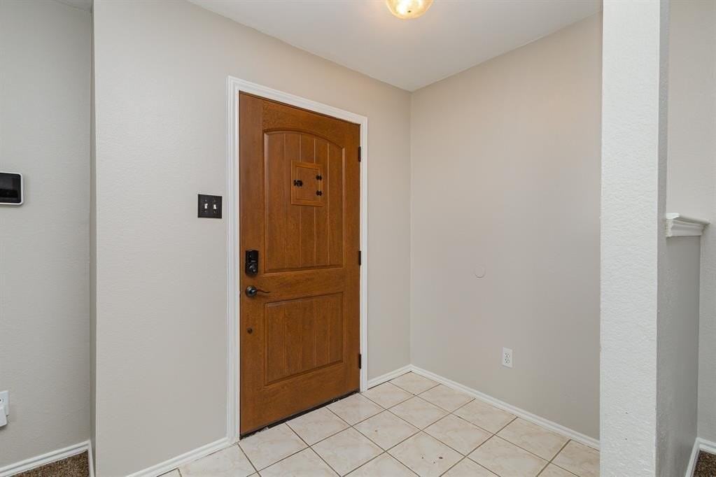 1121 Charlotte Dr - Photo 3 of 31