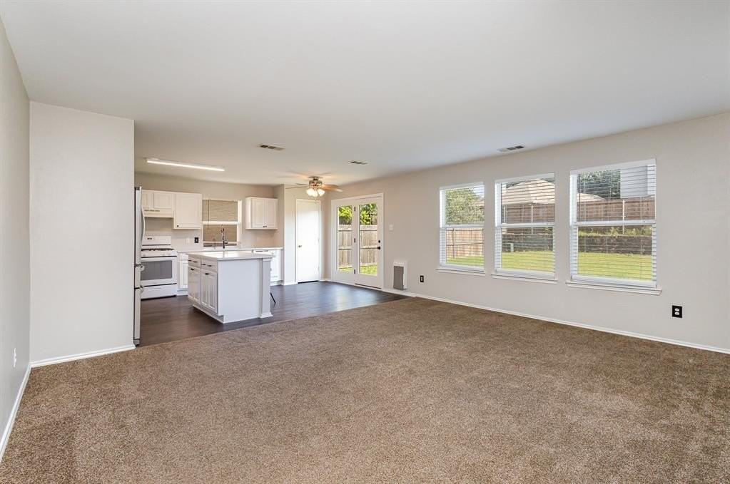 1121 Charlotte Dr - Photo 6 of 31