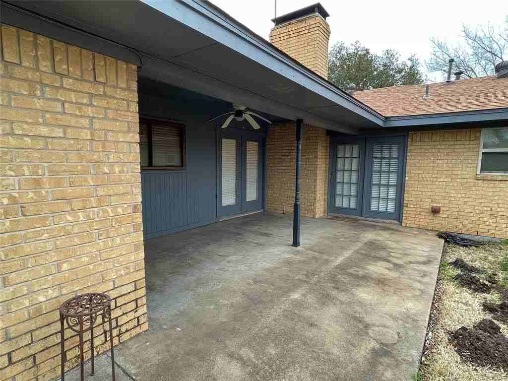 1714 Crescent Dr - Photo 3 of 22