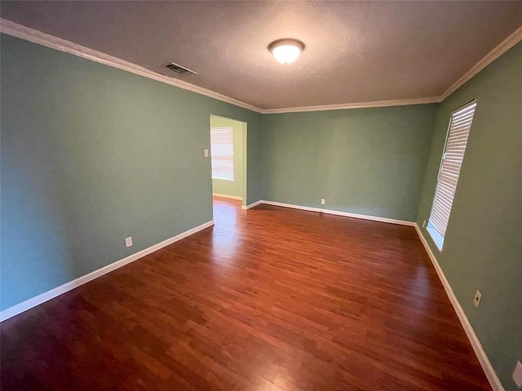 1714 Crescent Dr - Photo 6 of 22