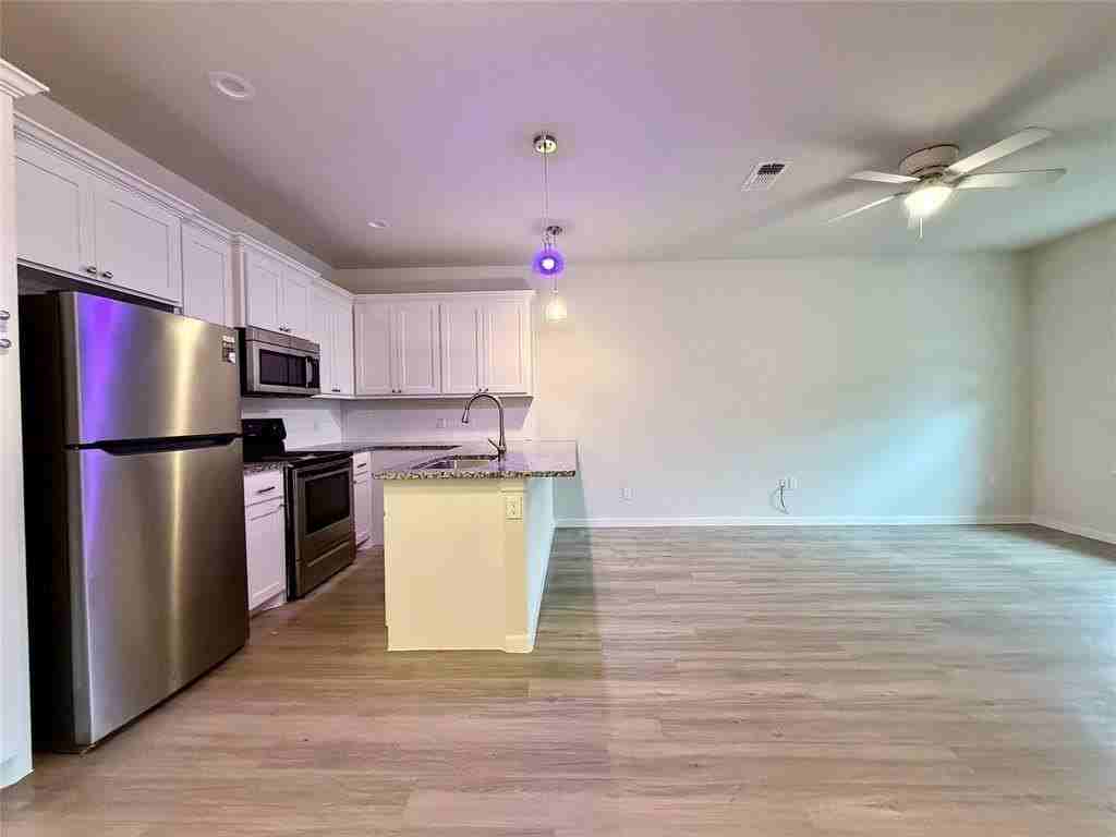 2301 N Hickory St - Photo 5 of 15