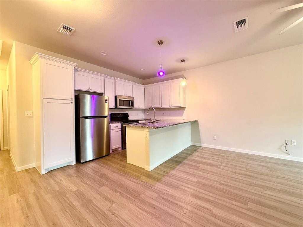 2301 N Hickory St - Photo 6 of 15