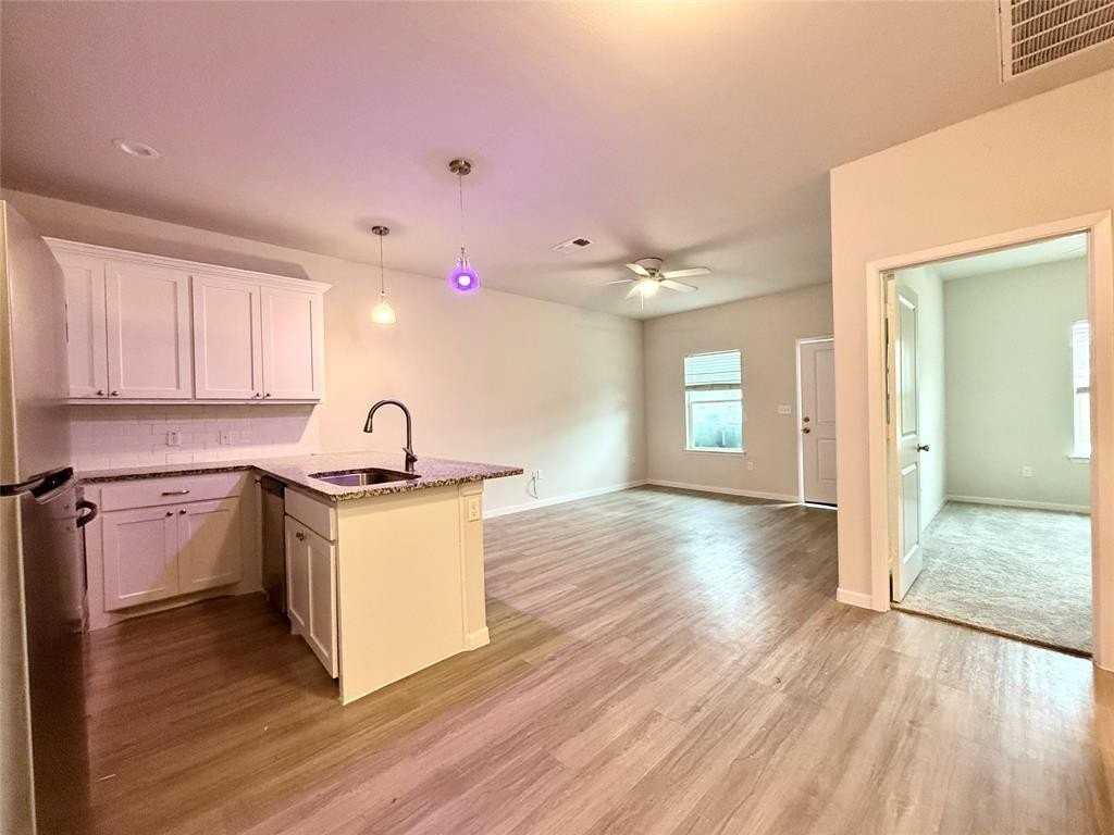 2301 N Hickory St - Photo 7 of 15