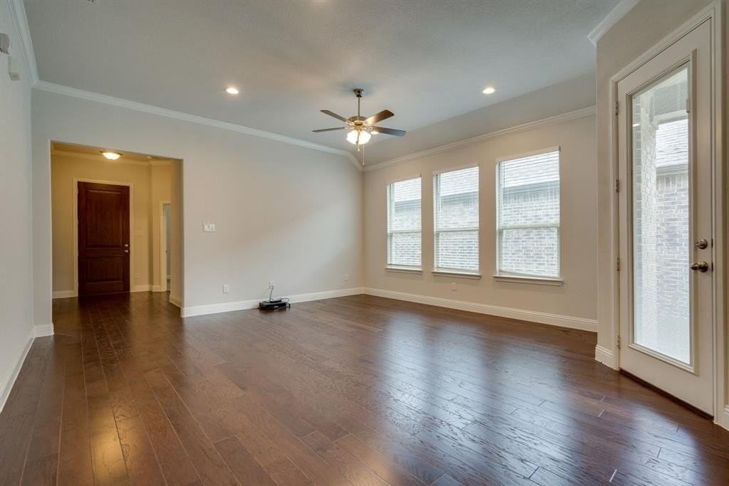 605 Boardwalk Way - Photo 4 of 31