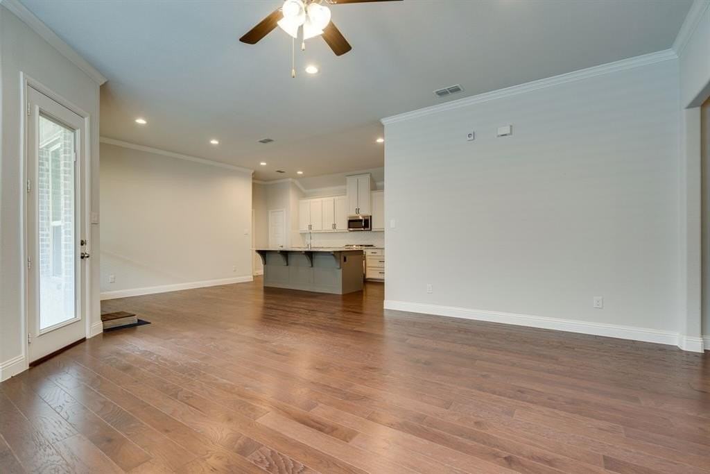 605 Boardwalk Way - Photo 5 of 31