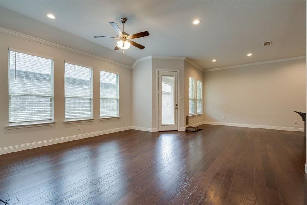 605 Boardwalk Way - Photo 6 of 31