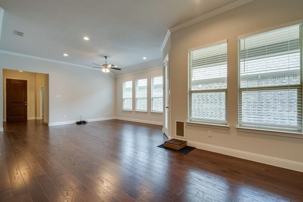 605 Boardwalk Way - Photo 7 of 31