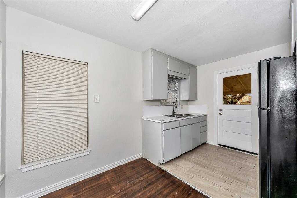 2721 Janice Ln - Photo 3 of 25