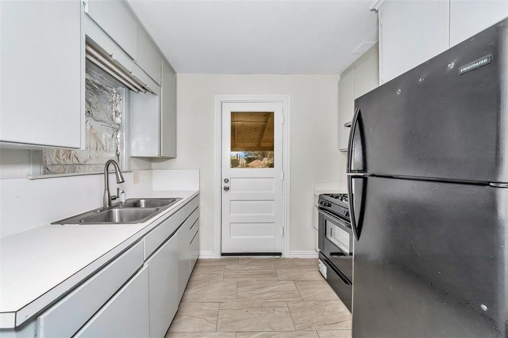 2721 Janice Ln - Photo 5 of 25