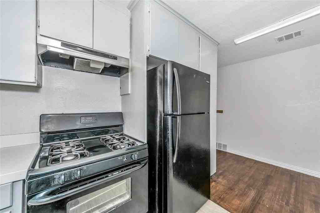 2721 Janice Ln - Photo 6 of 25