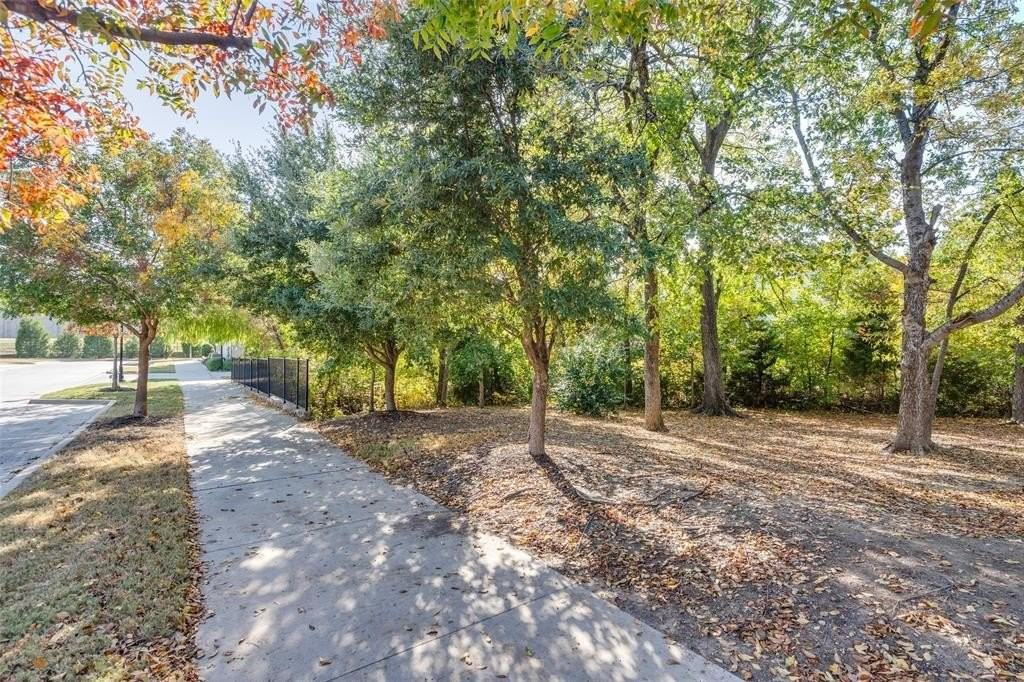 1423 Lamb Dr - Photo 3 of 25