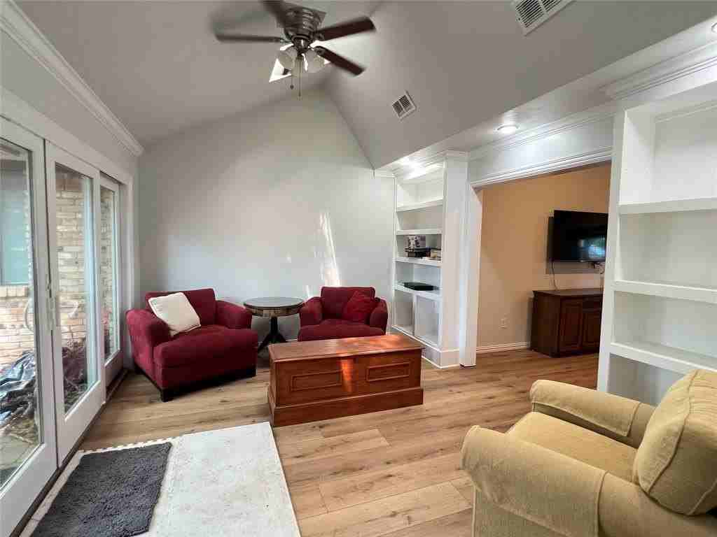 2217 Argyle Cir - Photo 2 of 33