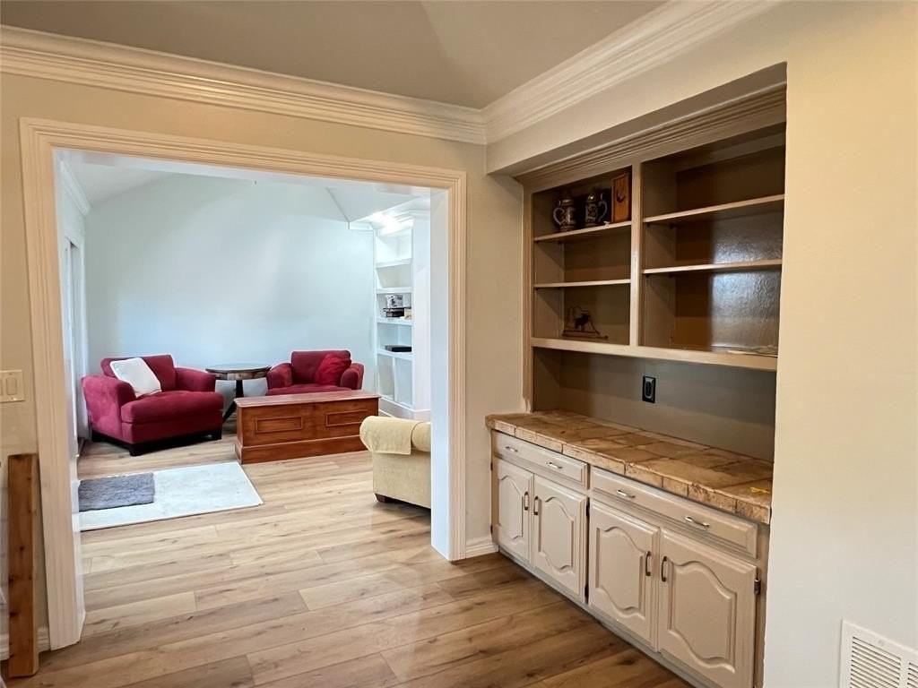 2217 Argyle Cir - Photo 4 of 33